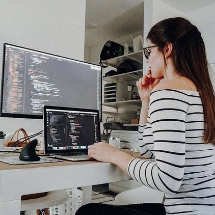 Création de solutions IA personnalisées et intégration d'automatisations sur mesure